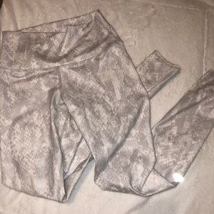 Alo yoga snakeprint leggings